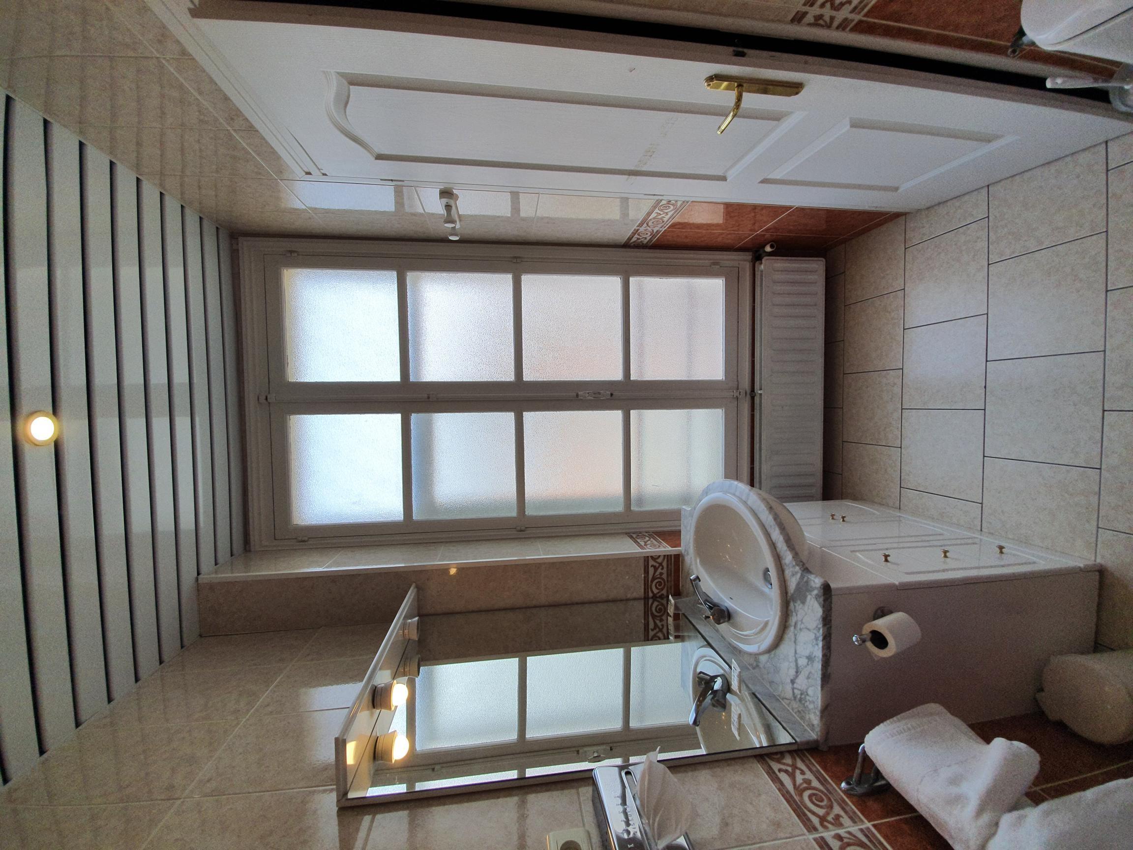 Le Grand Hotel Valenciennes Exterior foto
