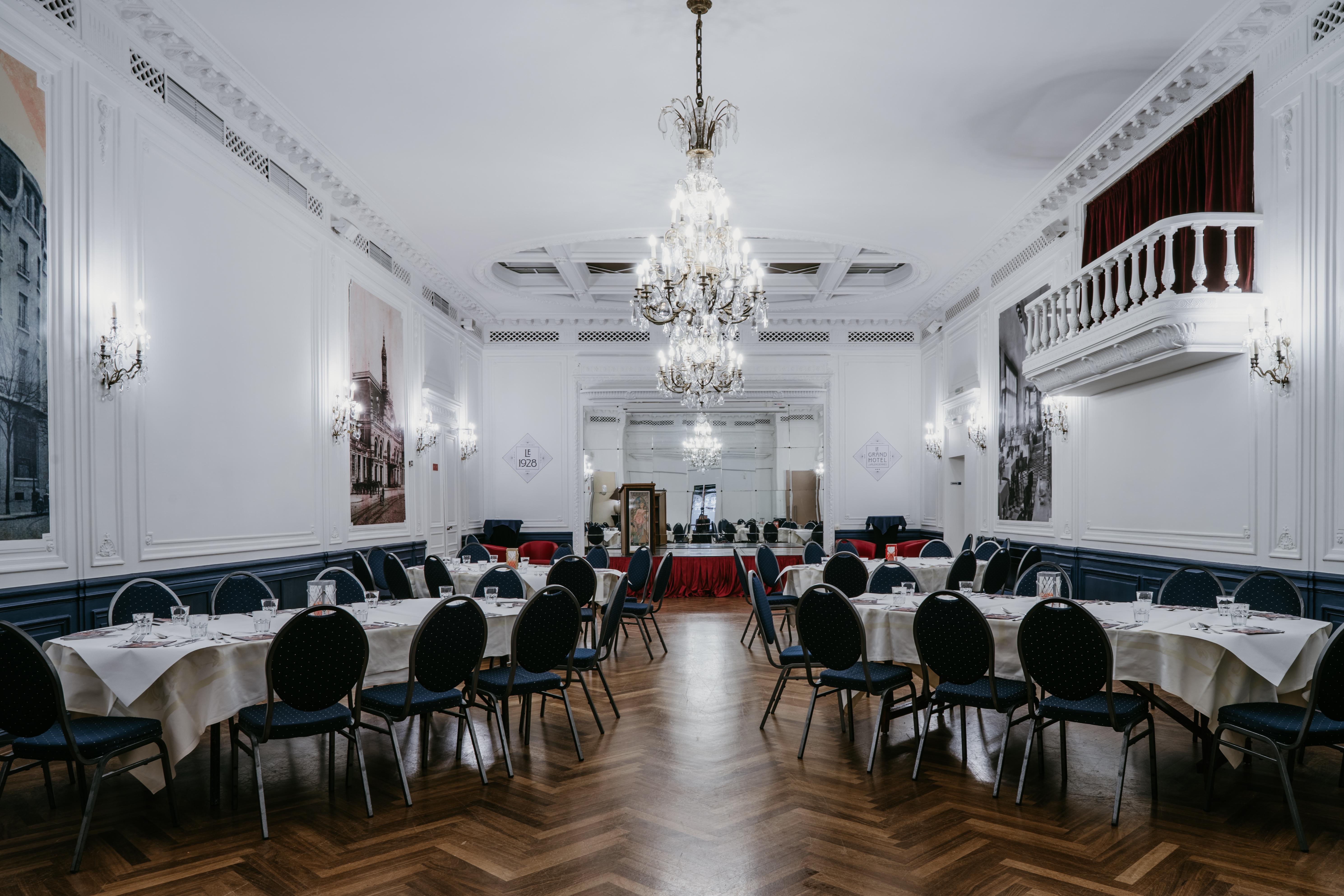 Le Grand Hotel Valenciennes Exterior foto