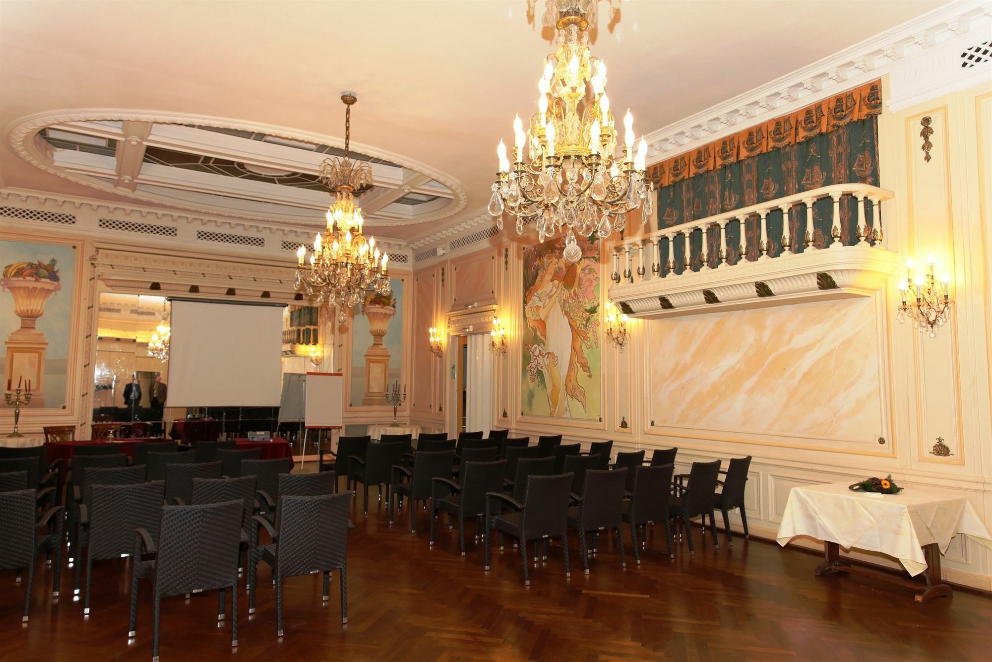 Le Grand Hotel Valenciennes Exterior foto