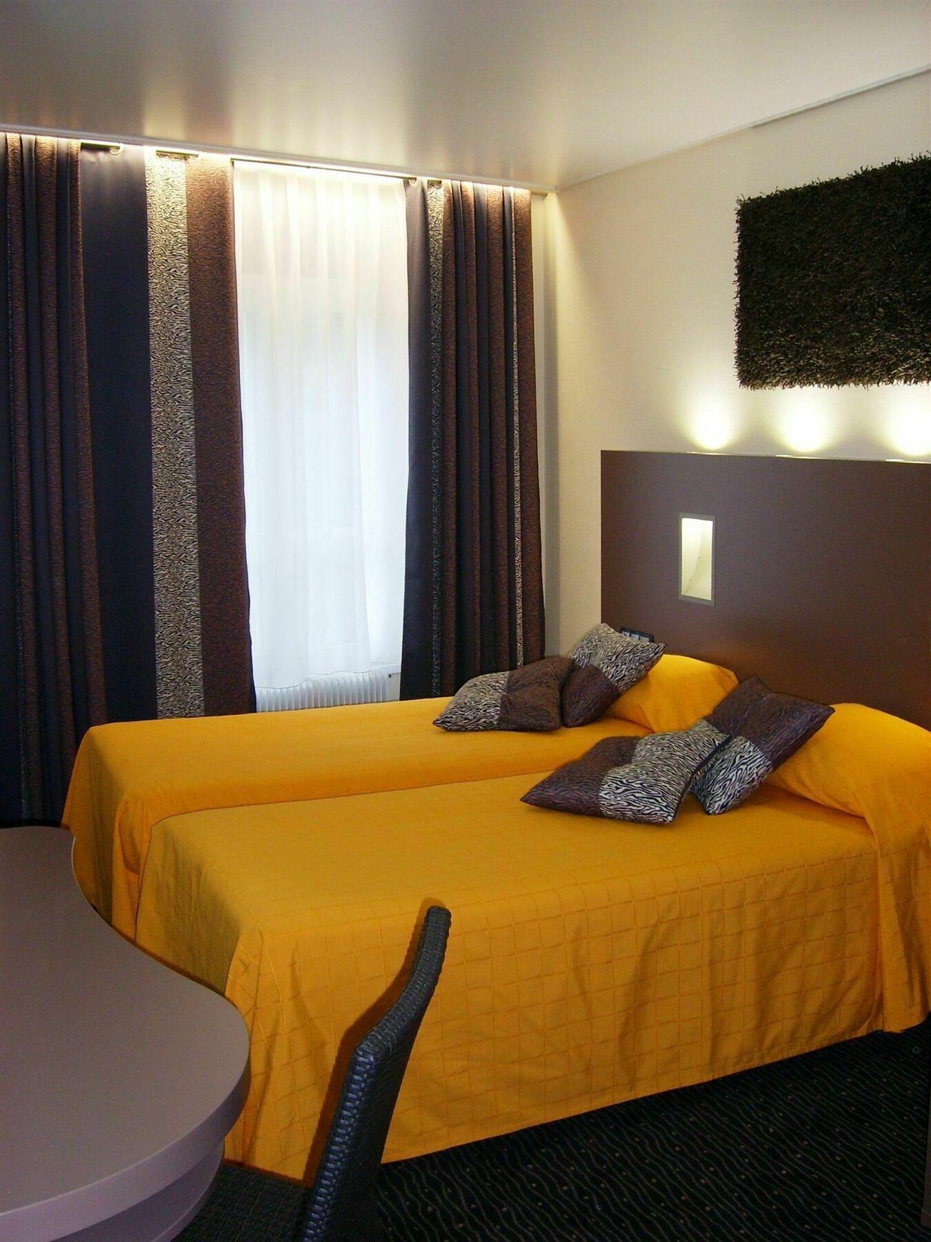 Le Grand Hotel Valenciennes Exterior foto